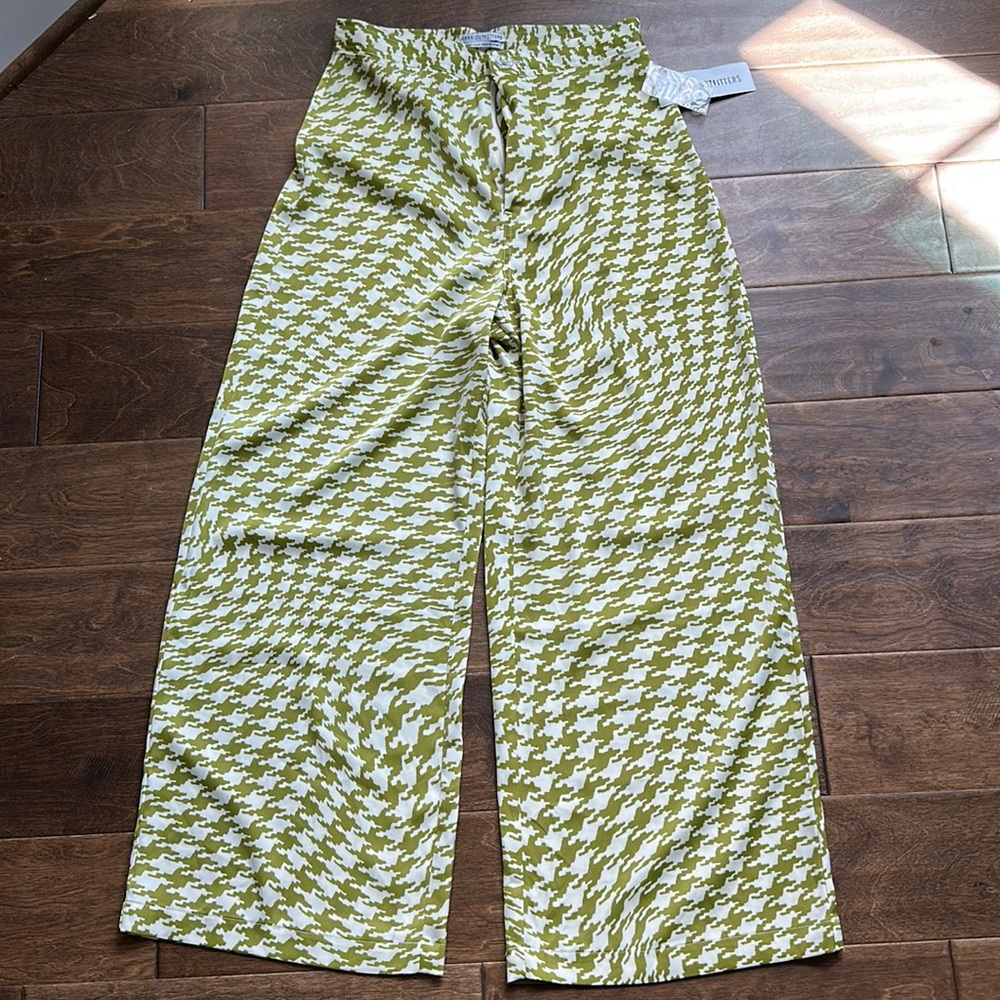 Green houndstooth pant by Urban outfitters